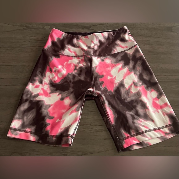 Women’s Athletic Wear - Picture 1 of 2